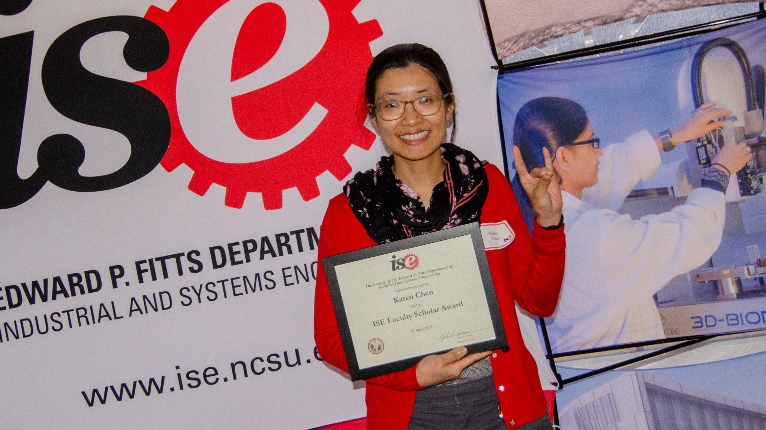 Assistant Professor Karen Chen receiving the Outstanding Faculty Scholar Award at the 2022 C.A. Anderson Awards