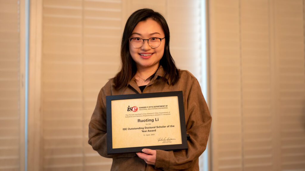 Ruoting Li receiving her Outstanding Doctoral Scholar of the Year Award