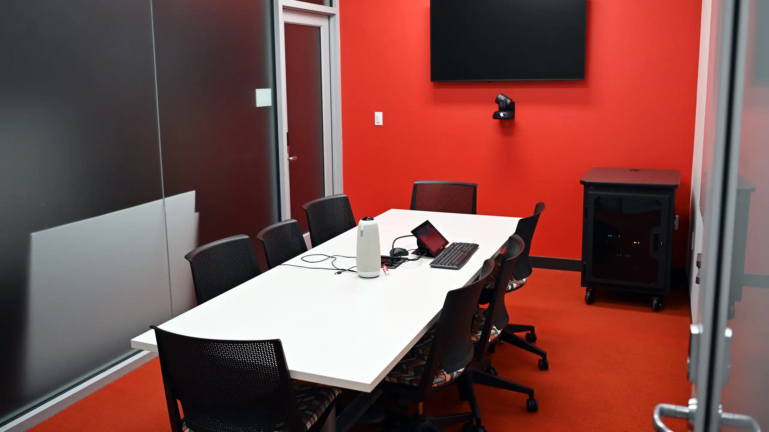 The interior view of room 4330D in Fitts-Woolard Hall.