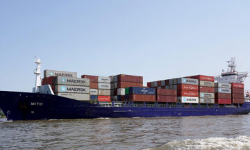 Cargo ship representing automation and Ai in supply chain